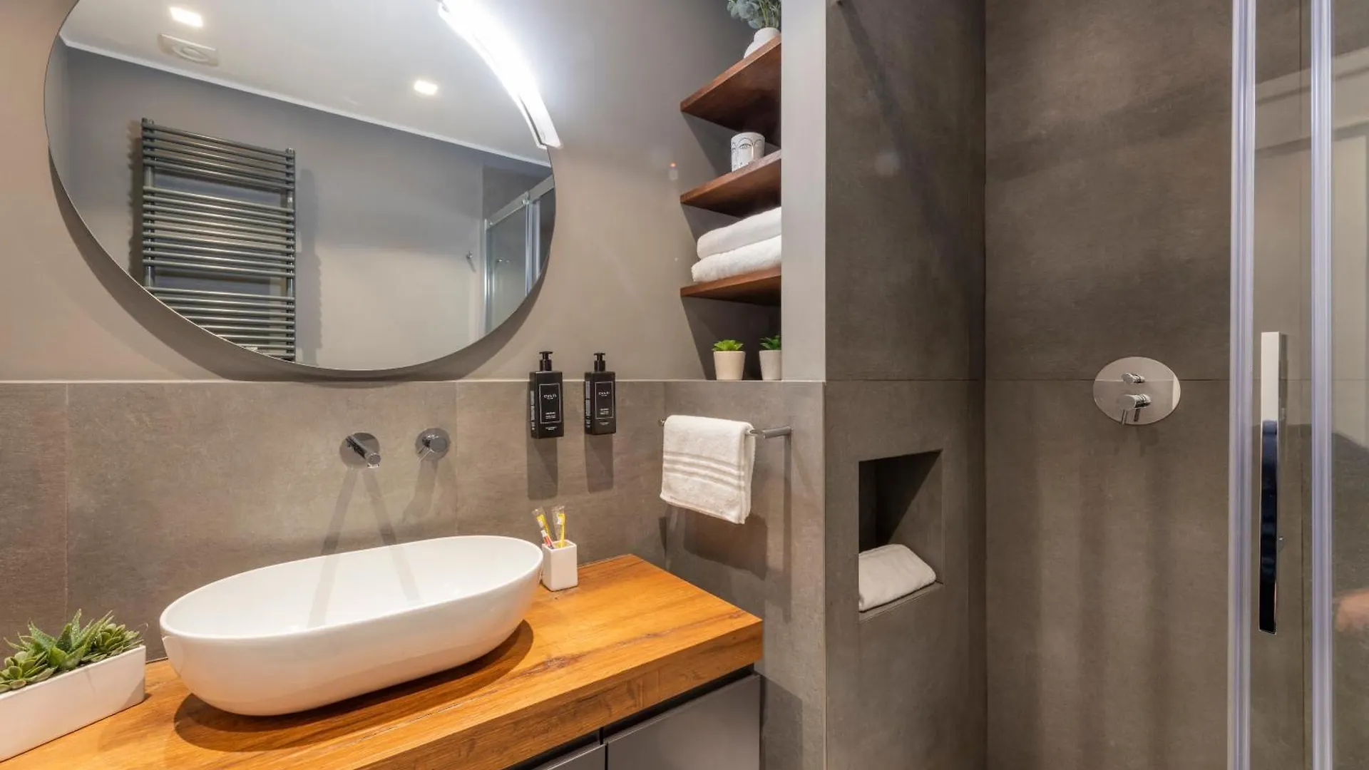 Milan Royal Suites Porta Ticinese 0*,  Italy